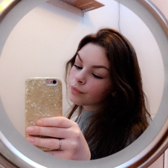 Meet your Posher, Julia - Picture 1 of 1